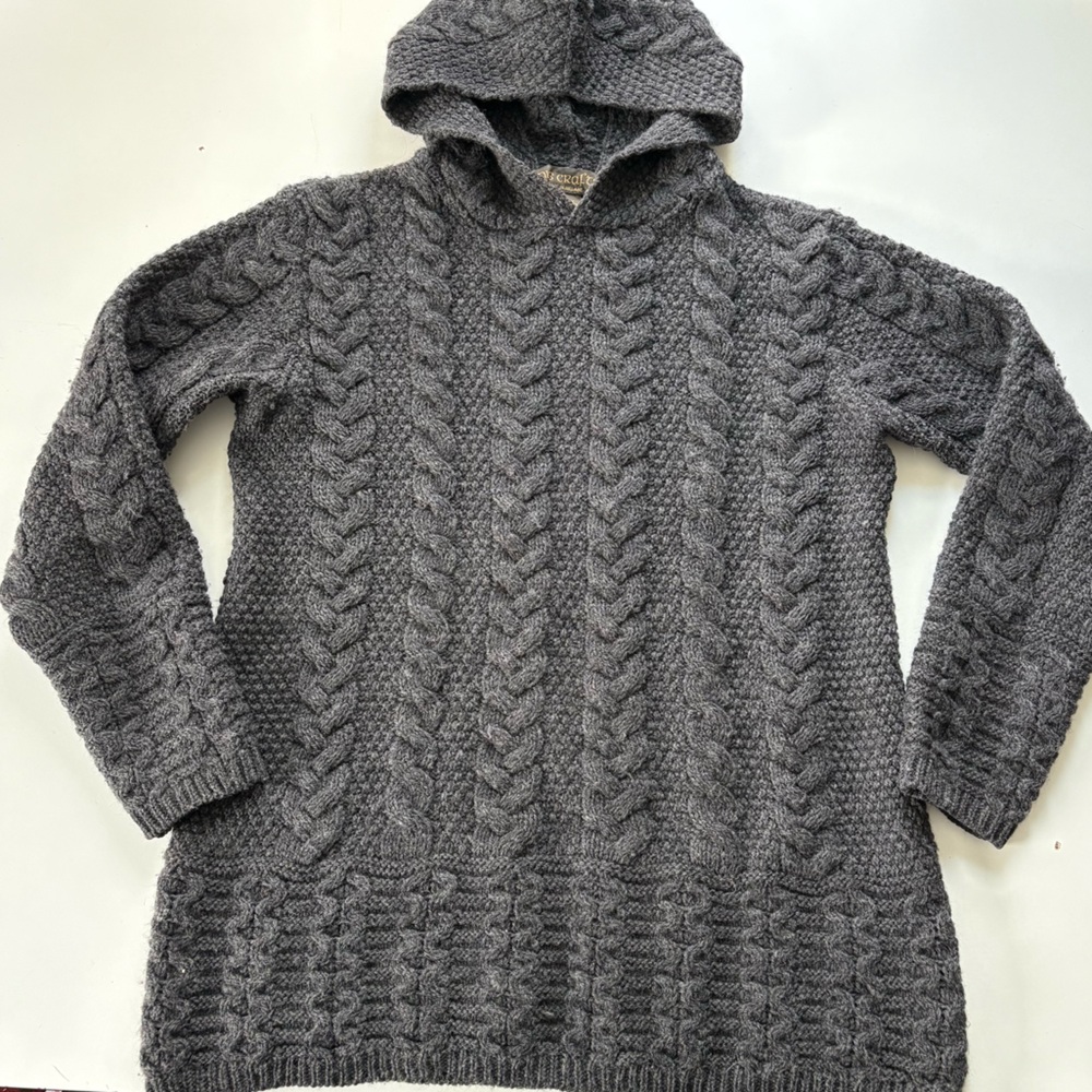 Inis Craft cable knit hoodie 100% merino wool
Medium